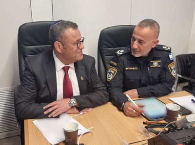 ראש עיריית ירושלים ומפקד המחוז