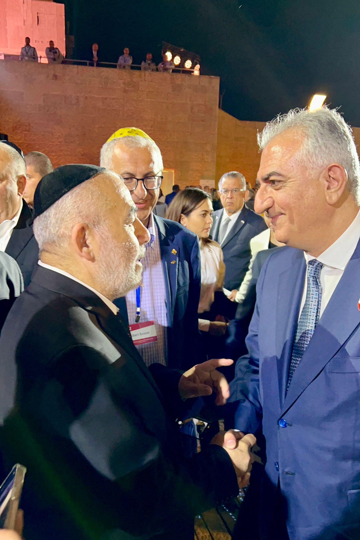 הנסיך האיראני נפגש עם רבה של יהדות משהד בישראל