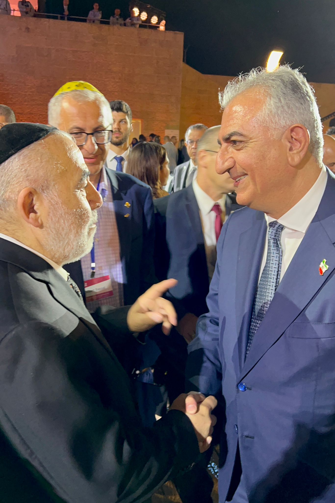 הנסיך האיראני נפגש עם רבה של יהדות משהד בישראל
