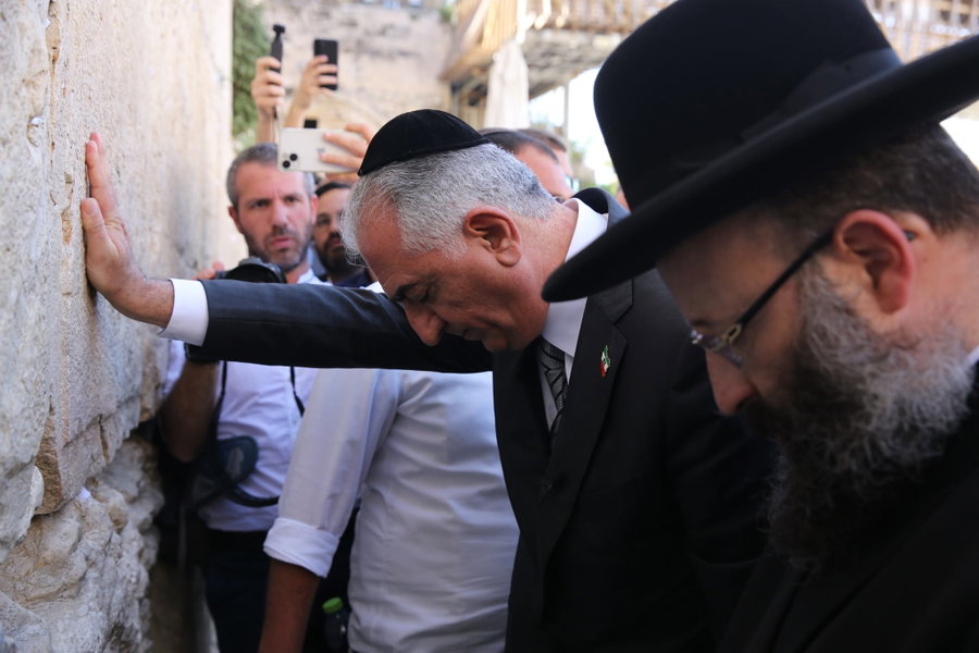 הפנייה הנרגשת של יורש העצר האיראני לטראמפ: "אני מוכן לחזור - ולכונן קשרים עם ישראל"