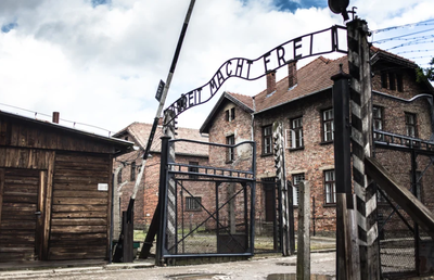 כניסה למחנה העבודה באושוויץ. לטענת הרוסים: "אפליה"