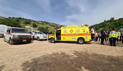 הנערות מפונות לבית החולים