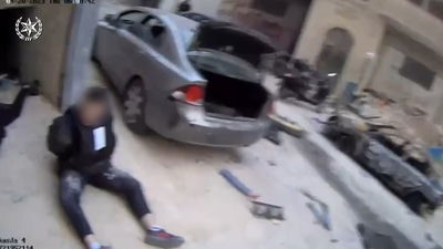 כך נתפסו המחבלים כשהם חמושים באקדח ובאמצעי לחימה