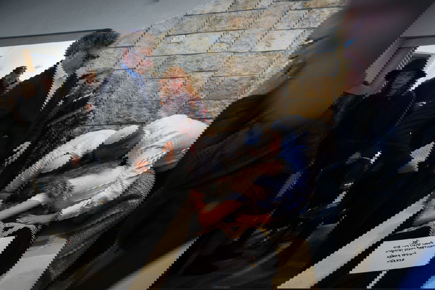 תמונת השבוע: חיבוק אחרון לאמא שנרצחה בפיגוע