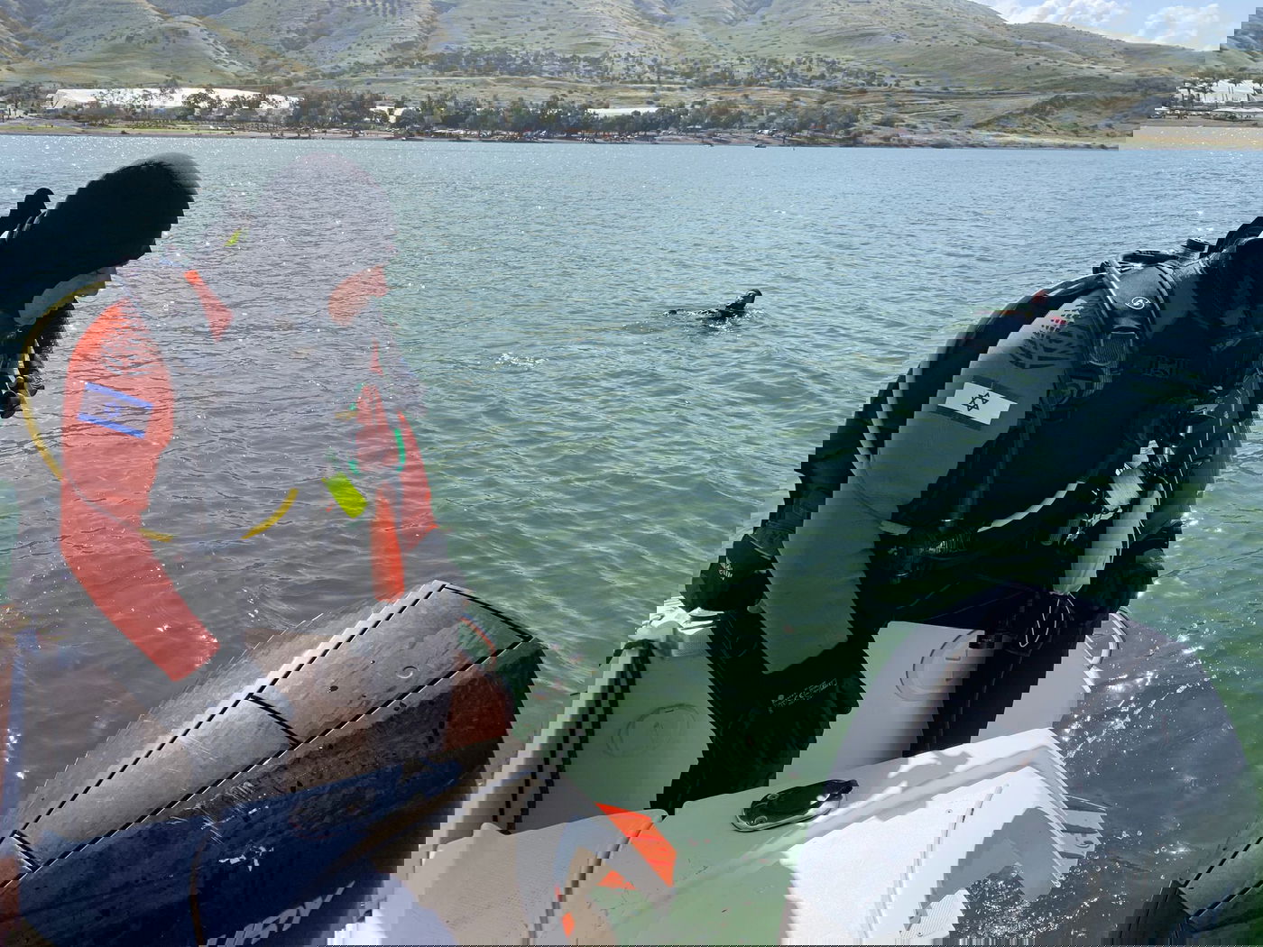 כך מתבצעים החיפושים אחר הנעדר מתחת למי הכינרת | צפו