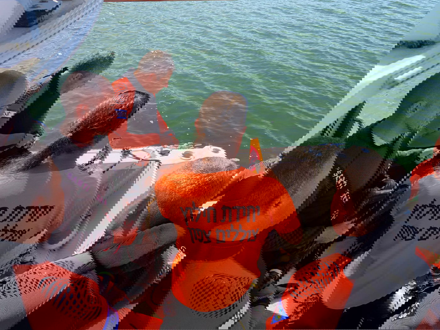 כך מתבצעים החיפושים אחר הנעדר מתחת למי הכינרת | צפו