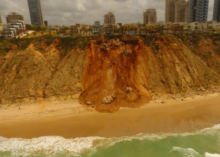 נמנע אסון בטיילת: חלק מהמצוק החופי קרס - לא היו נפגעים