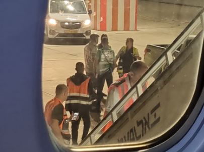 תקרית חריגה בדרך לציון ר' שעיה בן ר' מוישה זי"ע: נוסע עלה למטוס בלי כרטיס טיסה