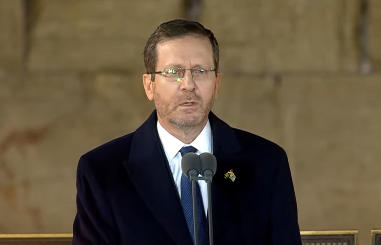 הנשיא הרצוג בכותל, הערב