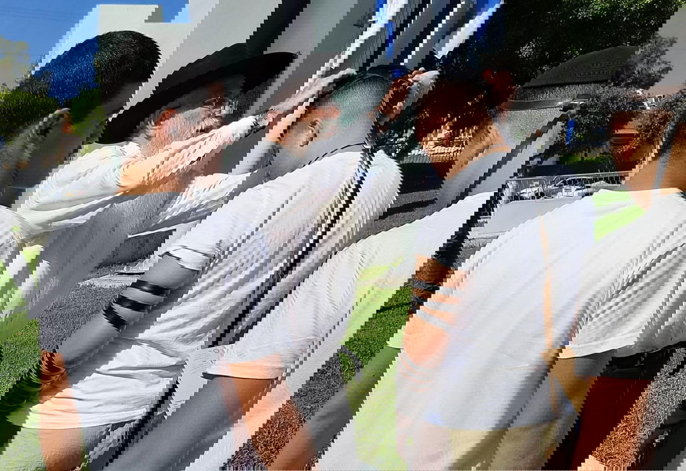 תיעוד מרגש: חיילים ובני משפחות החללים מניחים תפילין לזכר הגיבורים