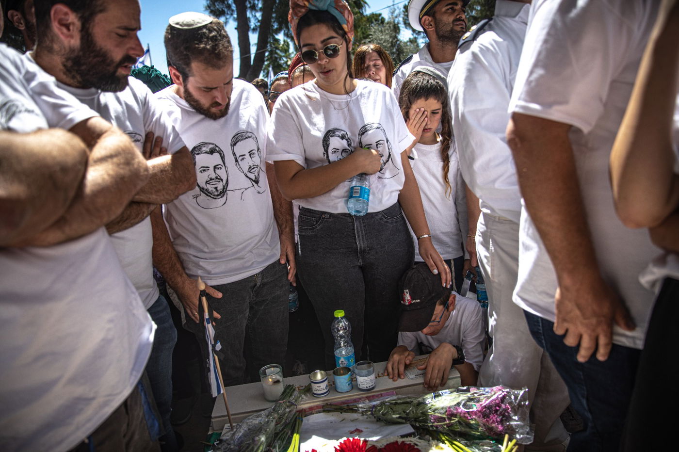 ליד הקבר הטרי של האחים יניב הי"ד שנרצחו בחווארה: חגיגת בר מצווה מצמררת לאח הקטן