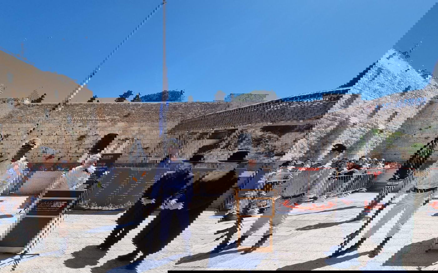 אחרי שביטל נוכחות בטקס: זה מה שעשה השר החרדי בצפירה