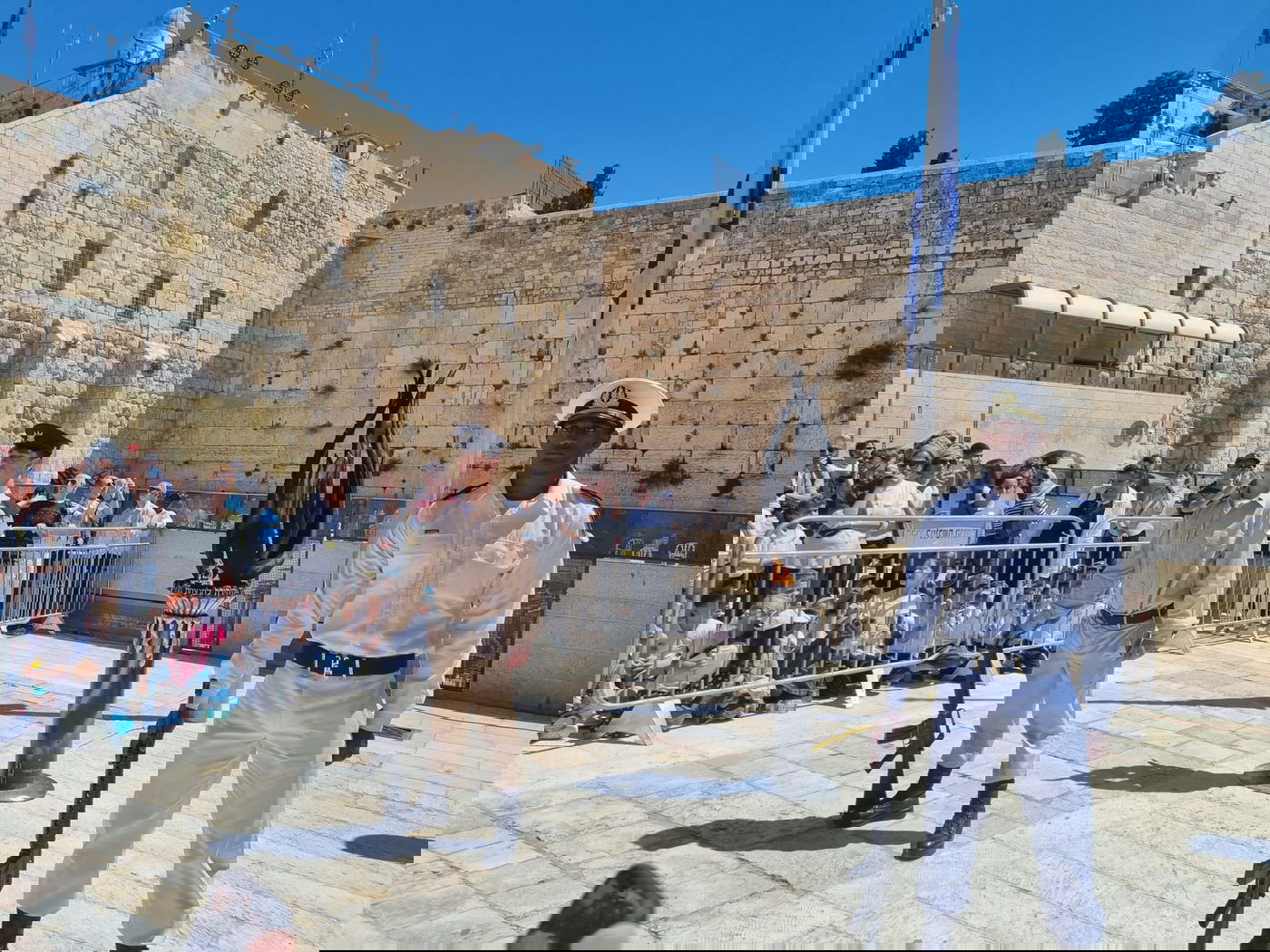 אחרי שביטל נוכחות בטקס: זה מה שעשה השר החרדי בצפירה