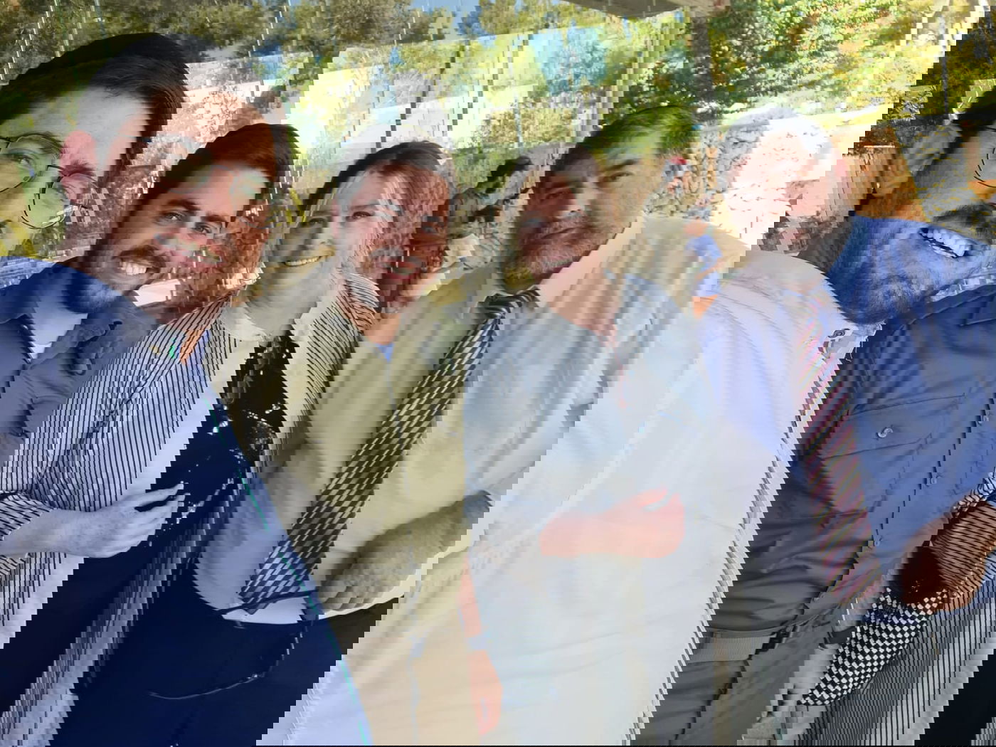 הרב לנדא עם בניו