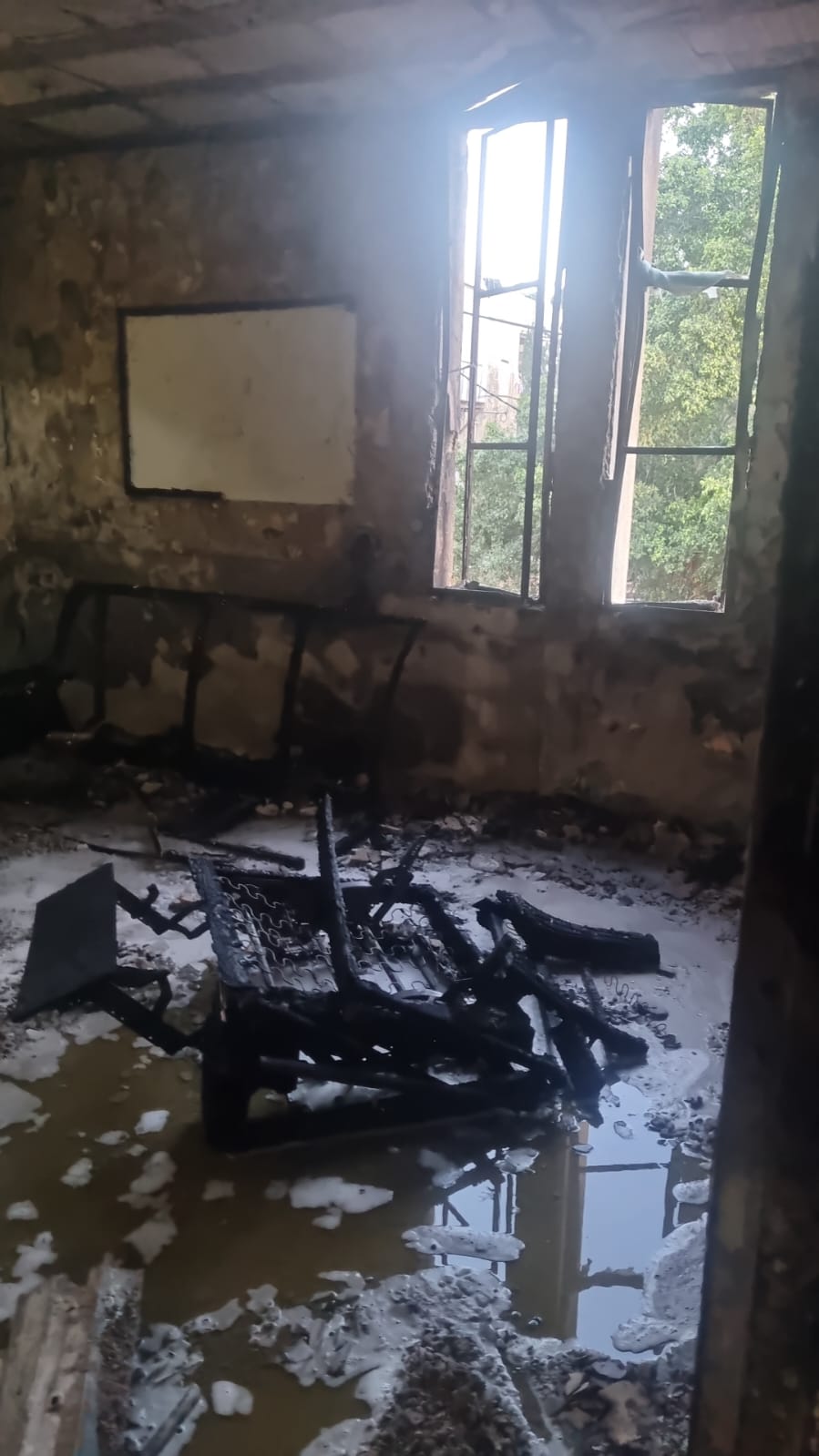 שריפה פרצה במבנה "בני עקיבא" בבני ברק | תיעוד