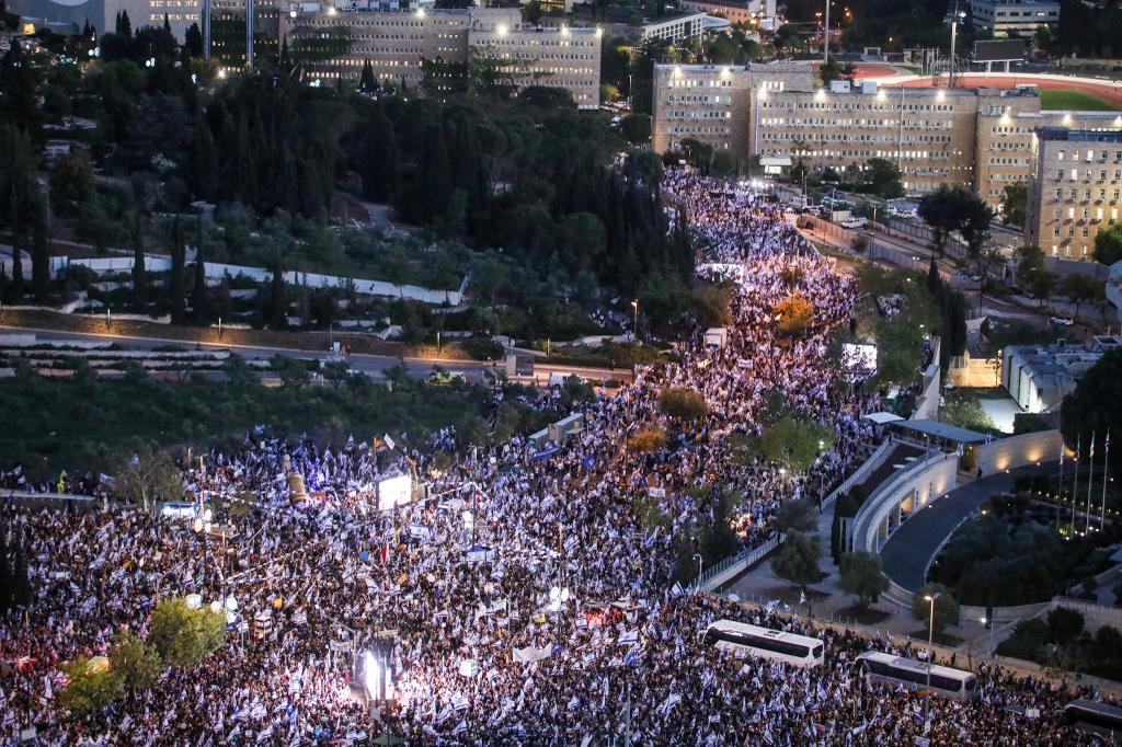 מחאת הענק בירושלים: מאות אלפים מפגינים בעד הרפורמה במערכת המשפט | שידור ישיר