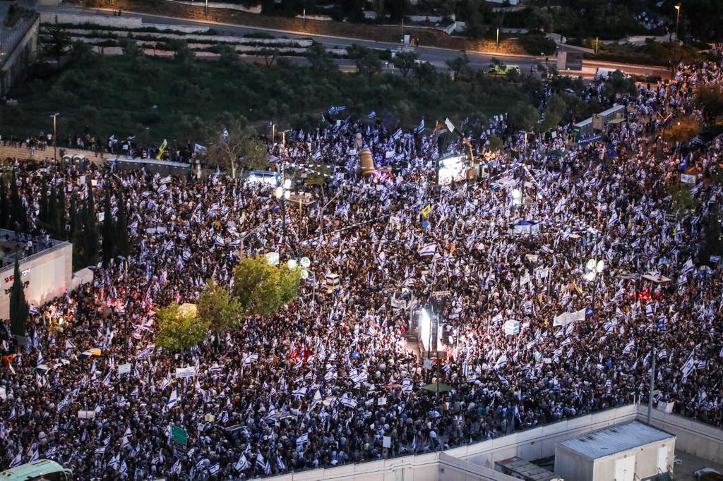 מחאת הענק בירושלים: מאות אלפים מפגינים בעד הרפורמה במערכת המשפט | שידור ישיר