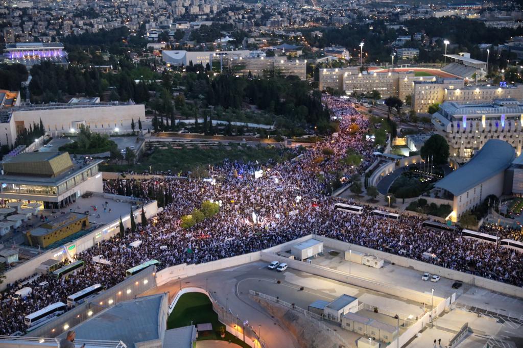 מחאת הענק בירושלים: מאות אלפים מפגינים בעד הרפורמה במערכת המשפט | שידור ישיר
