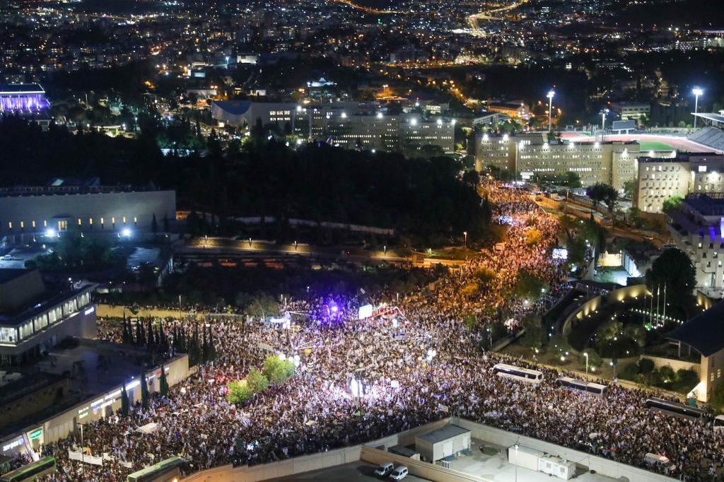 מחאת הענק בירושלים: מאות אלפים מפגינים בעד הרפורמה במערכת המשפט | שידור ישיר