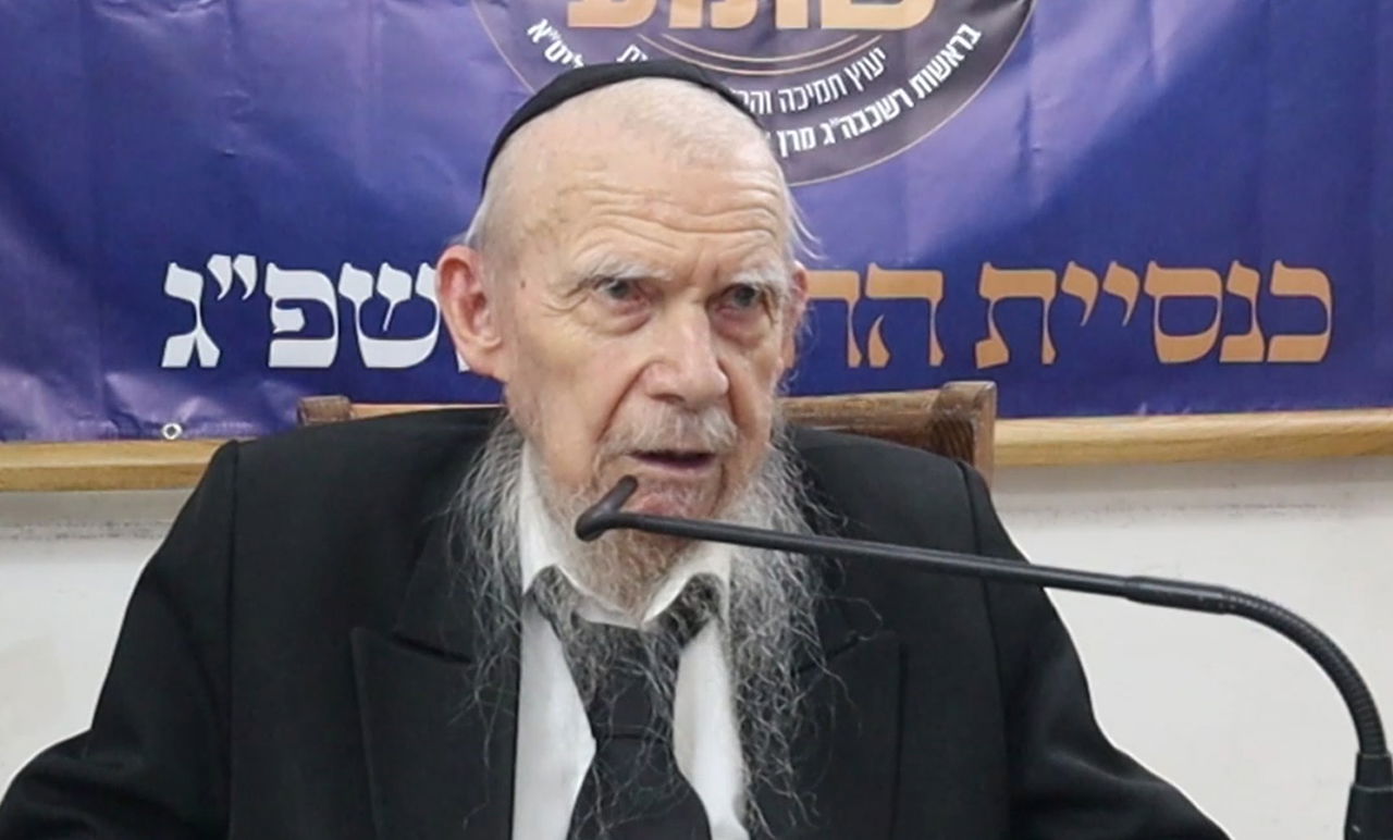 הגר"ג אדלשטיין נשאל: האם להעיף מהישיבה בחור עם סמארטפון? • צפו