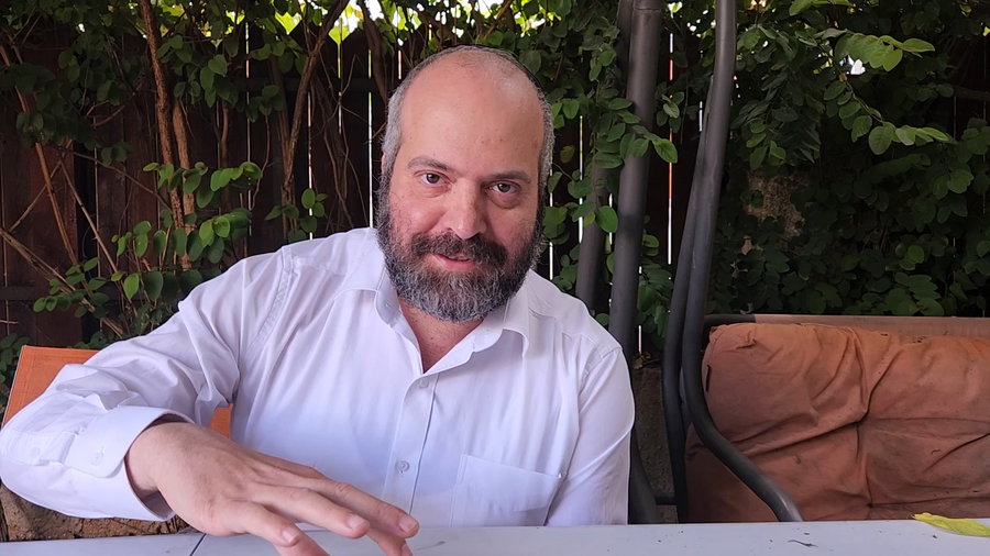 גרובייס מקבל את ההודעה על הזכייה