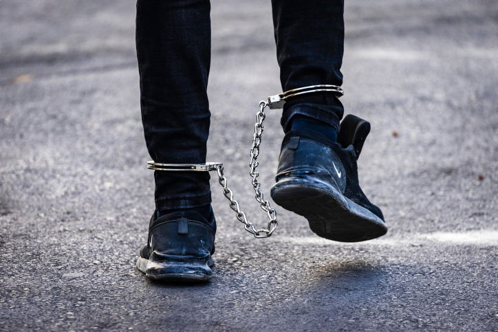 תושב אלעד ביצע מעשים חמורים וקשים בילדה בת חמש; החשוד נעצר