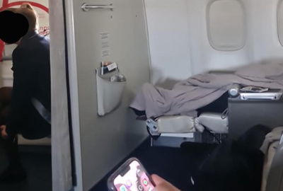 גופת הנפטר במטוס