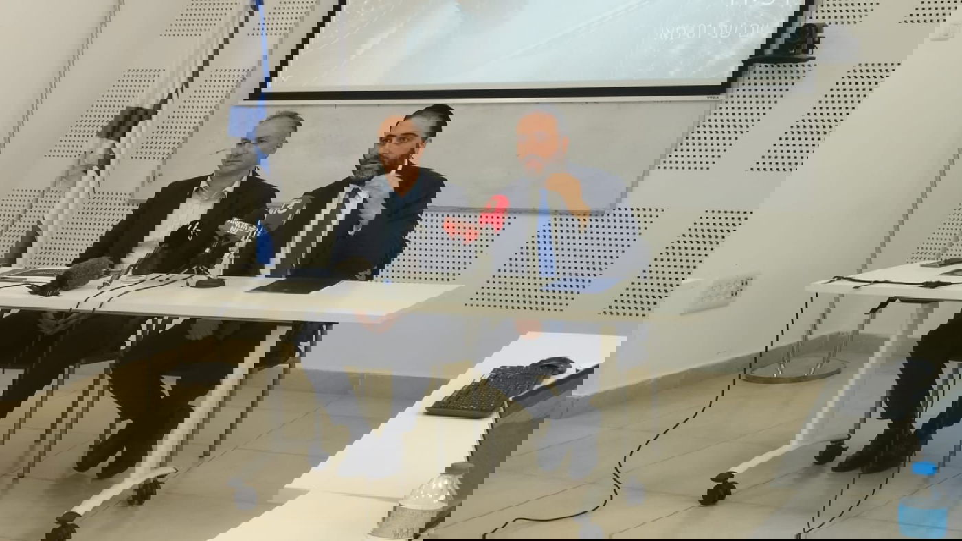 השר משה ארבל מודיע על התוכנית, היום