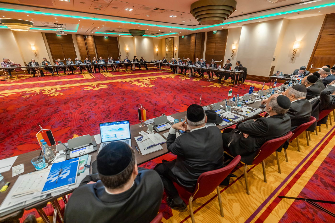 רבני ודייני אירופה קוראים למוסדות האיחוד האירופי לבלום

יוזמות חקיקה אנטישמיות 