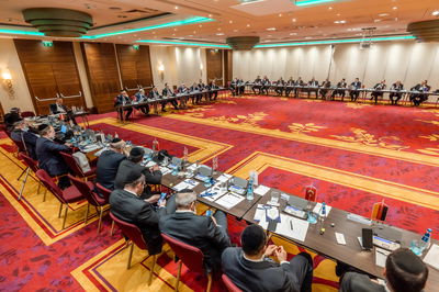 רבני ודייני אירופה קוראים למוסדות האיחוד האירופי לבלום

יוזמות חקיקה אנטישמיות 