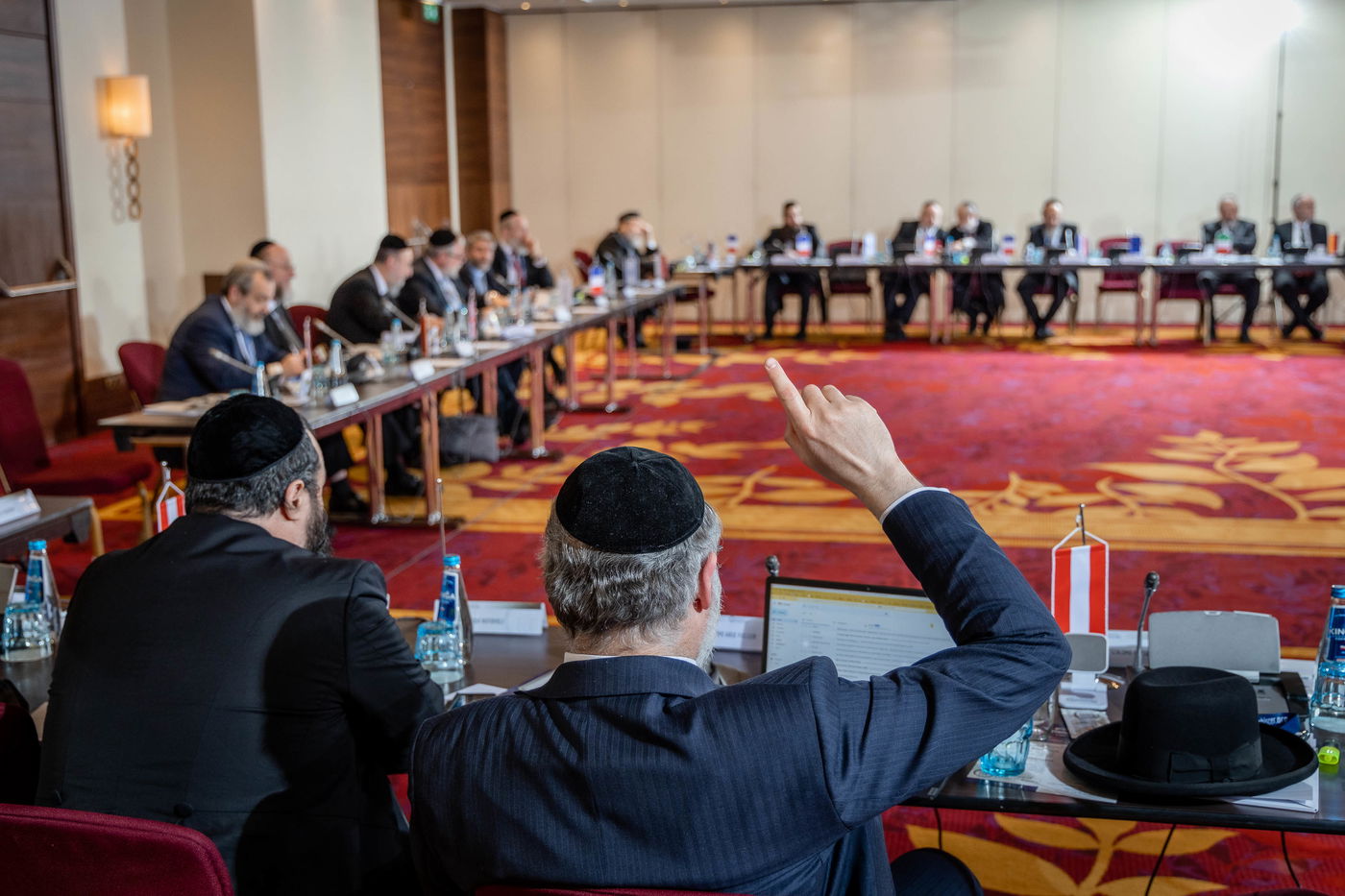 רבני ודייני אירופה קוראים למוסדות האיחוד האירופי לבלום

יוזמות חקיקה אנטישמיות 