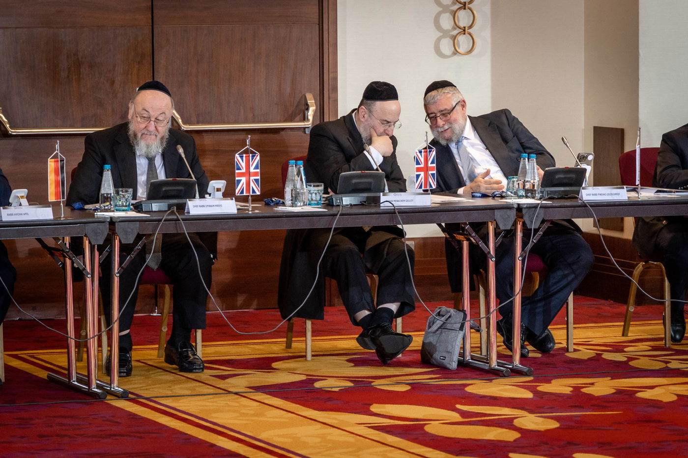 רבני ודייני אירופה קוראים למוסדות האיחוד האירופי לבלום

יוזמות חקיקה אנטישמיות 