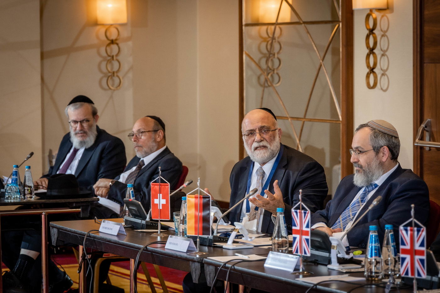 רבני ודייני אירופה קוראים למוסדות האיחוד האירופי לבלום

יוזמות חקיקה אנטישמיות 