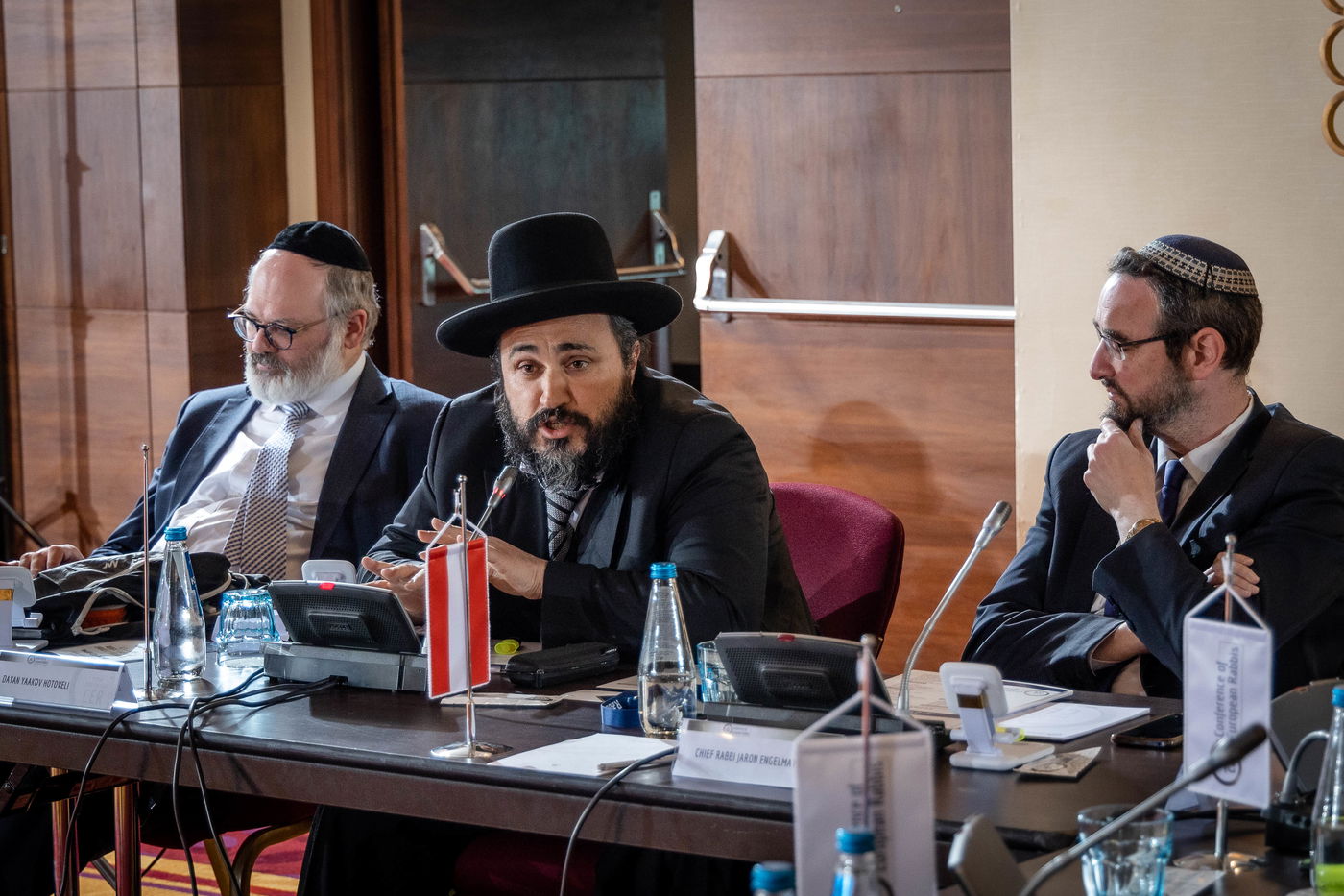 רבני ודייני אירופה קוראים למוסדות האיחוד האירופי לבלום

יוזמות חקיקה אנטישמיות 