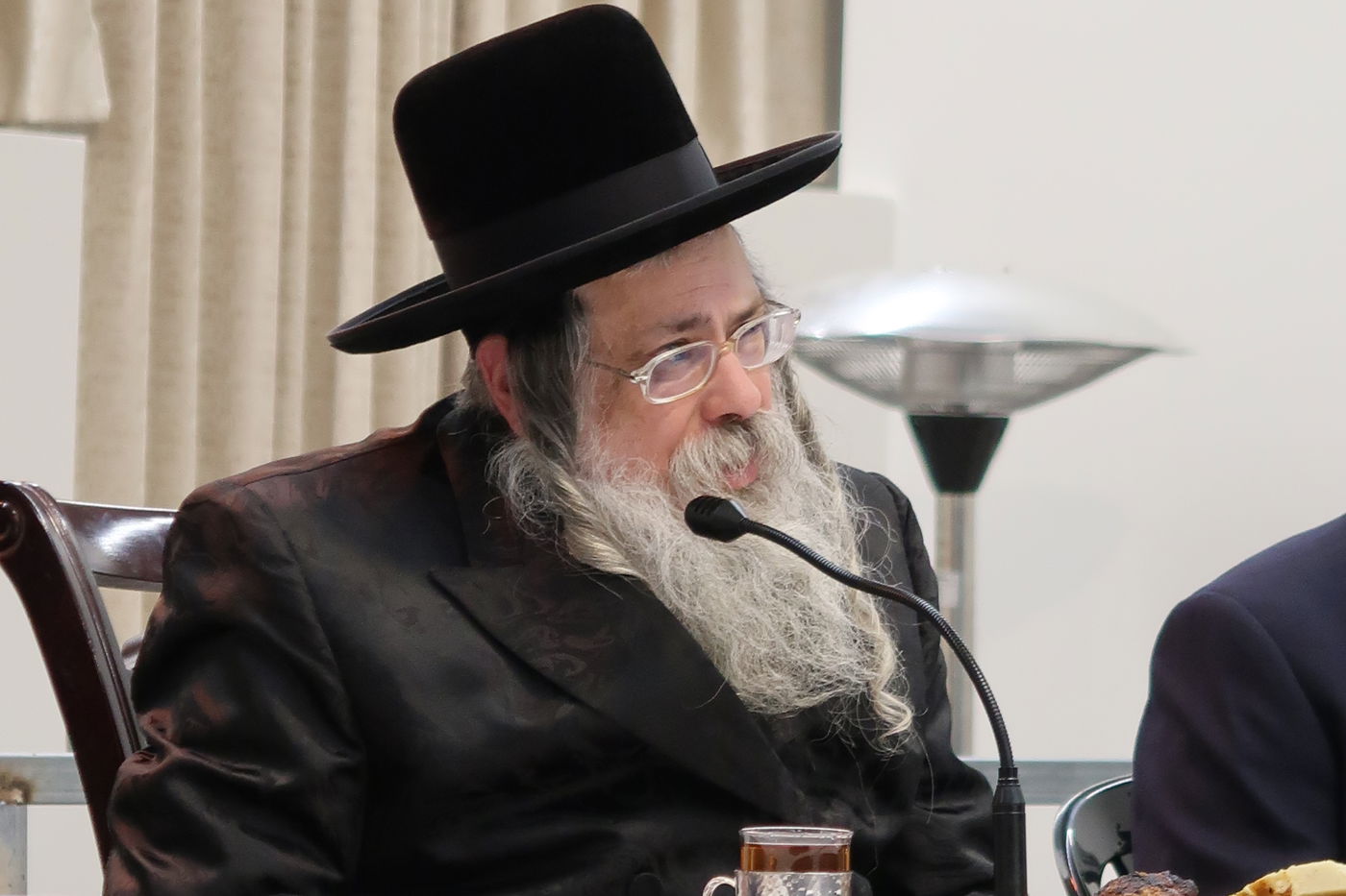 האדמו"ר מטאלנא ערך טיש יארצייט לזקנו | תיעוד