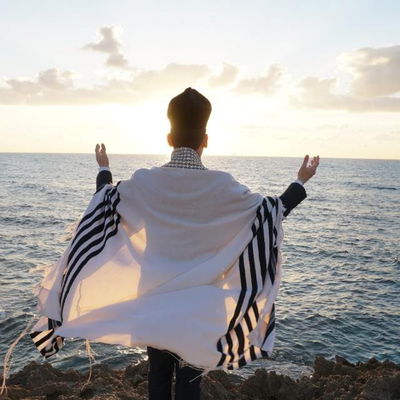 לייזר ברוק סופר בשירה: "שלושים יום בעומר"