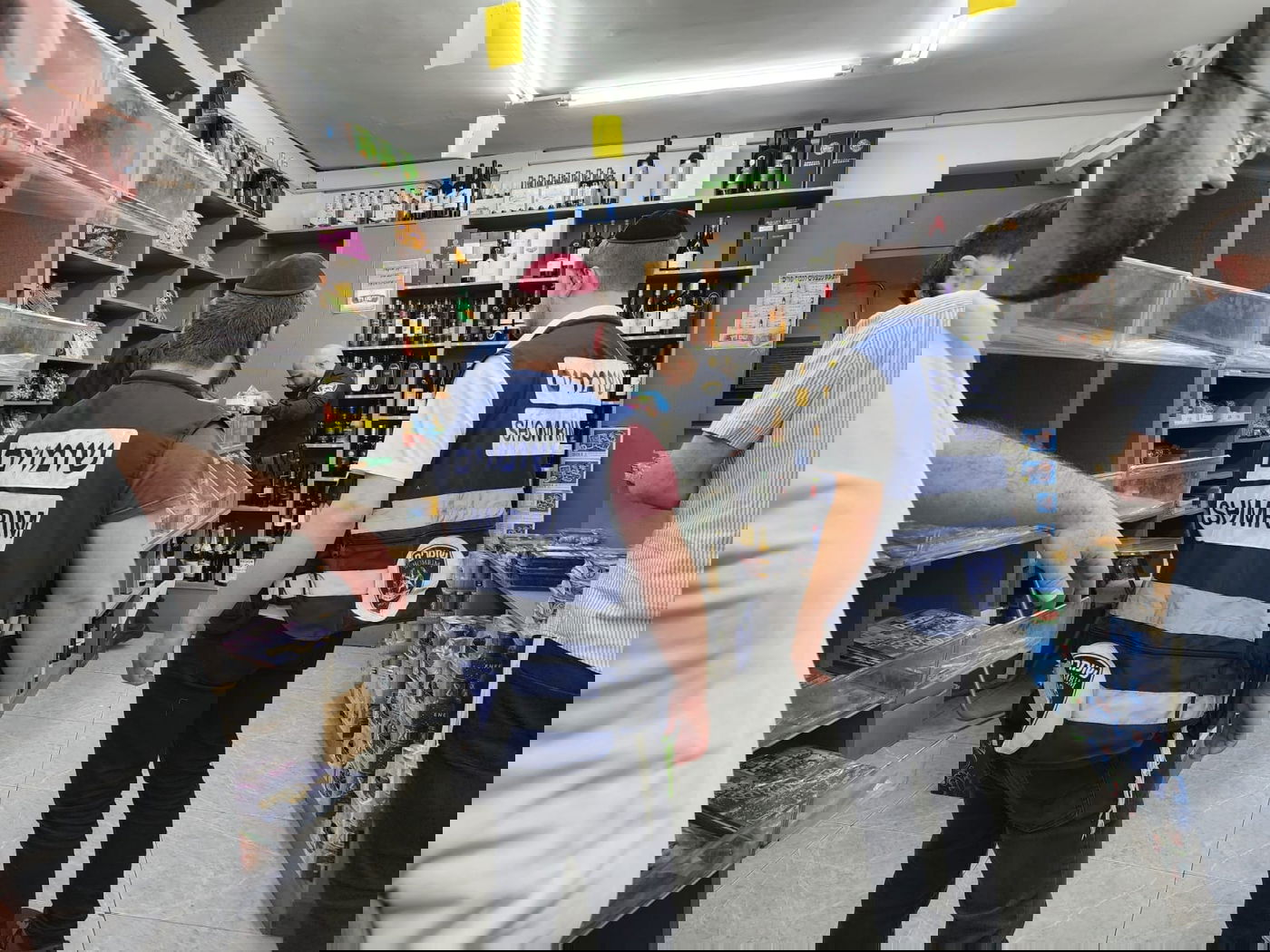 בן 17 ניסה לרכוש בקיוסק עם כסף מזוייף - ונעצר