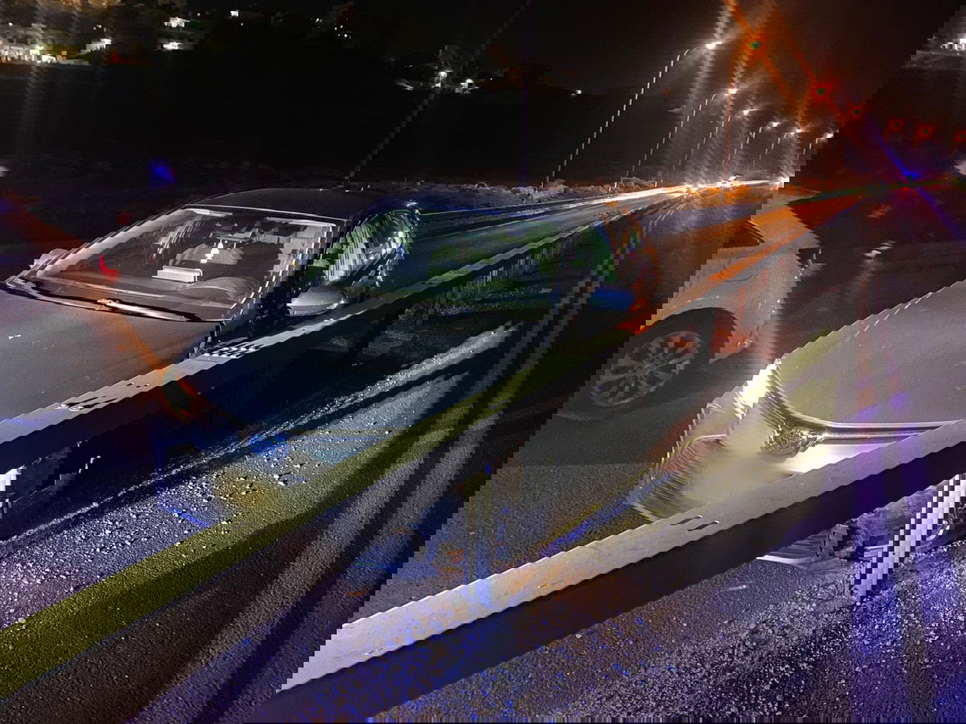 הרכב הגנוב שהתנגש במעקה הבטיחות