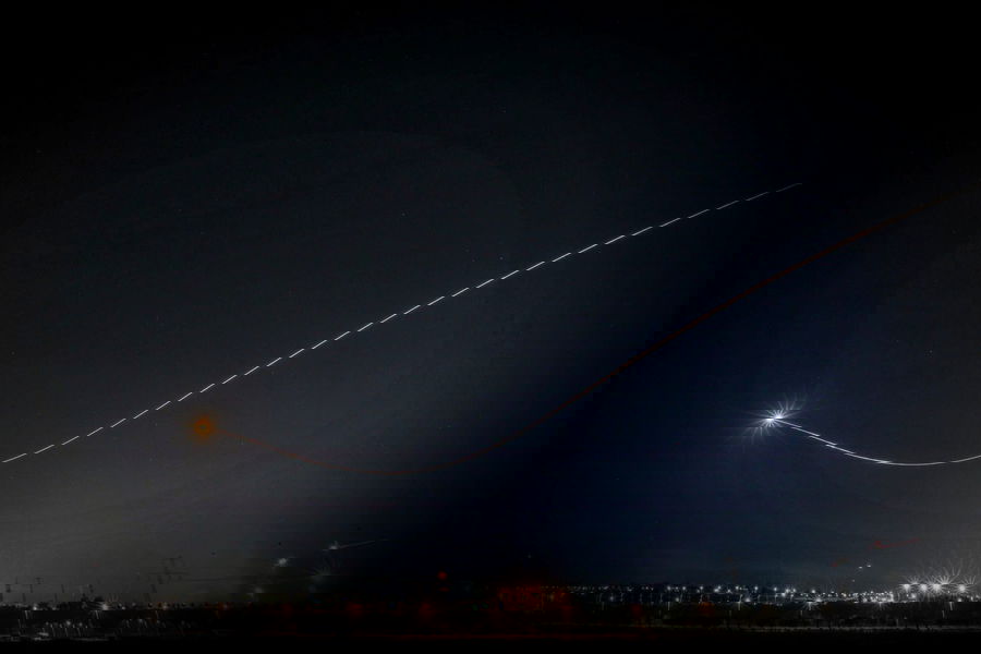 תמונת השבוע: שובל של 'כיפת ברזל' מעל שדרות