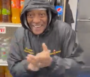 ויראלי ברשת: הגוי ששר שירים חסידיים ומשבח את הקב"ה