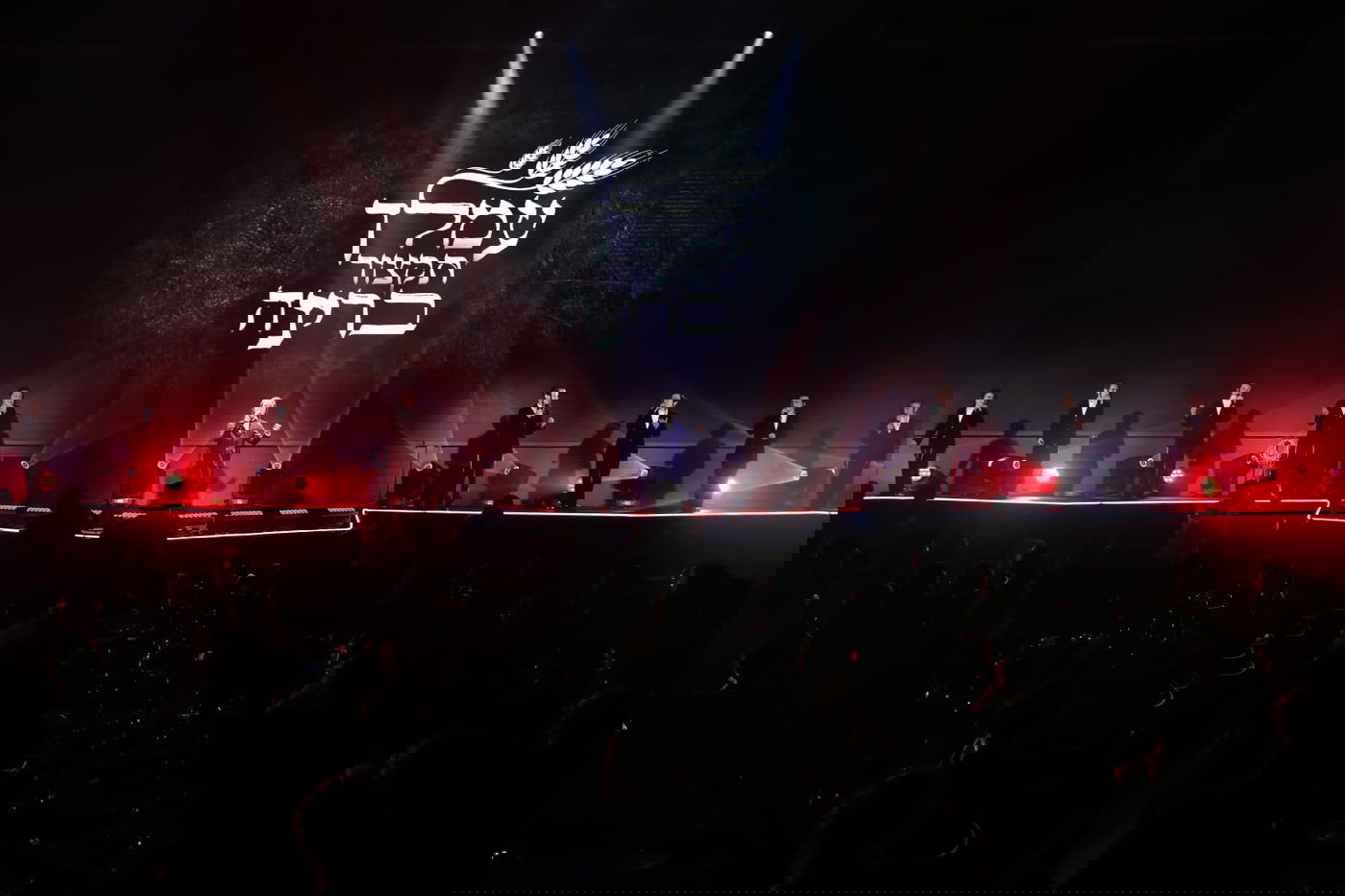 מה חיפשו 12,000 חסידים יום אחרי יום באולמי אווניו?