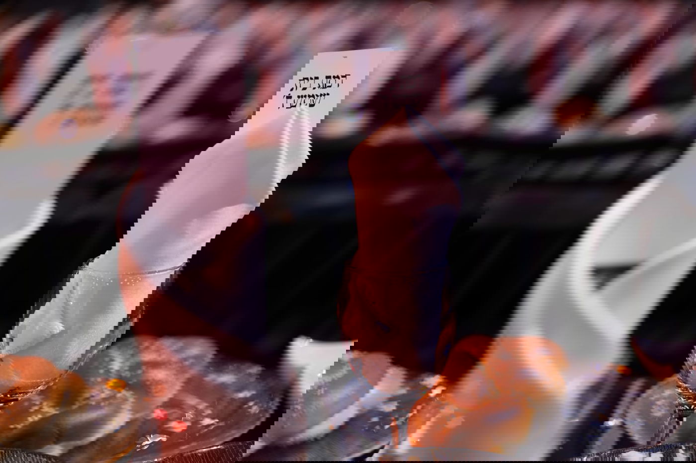 מה חיפשו 12,000 חסידים יום אחרי יום באולמי אווניו?