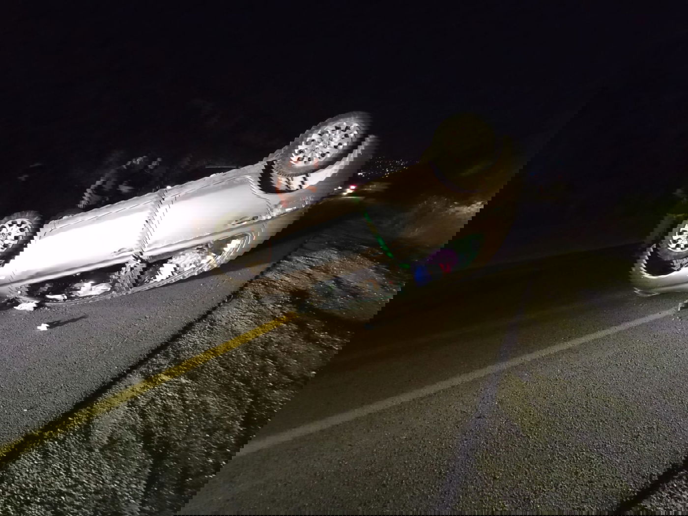 אישה בהיריון התהפכה עם רכבה בפיגוע אבנים; בעלה משחזר