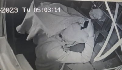 פורץ לחנויות בשוק ומרוקן עשרות אלפי שקלים מהקופות