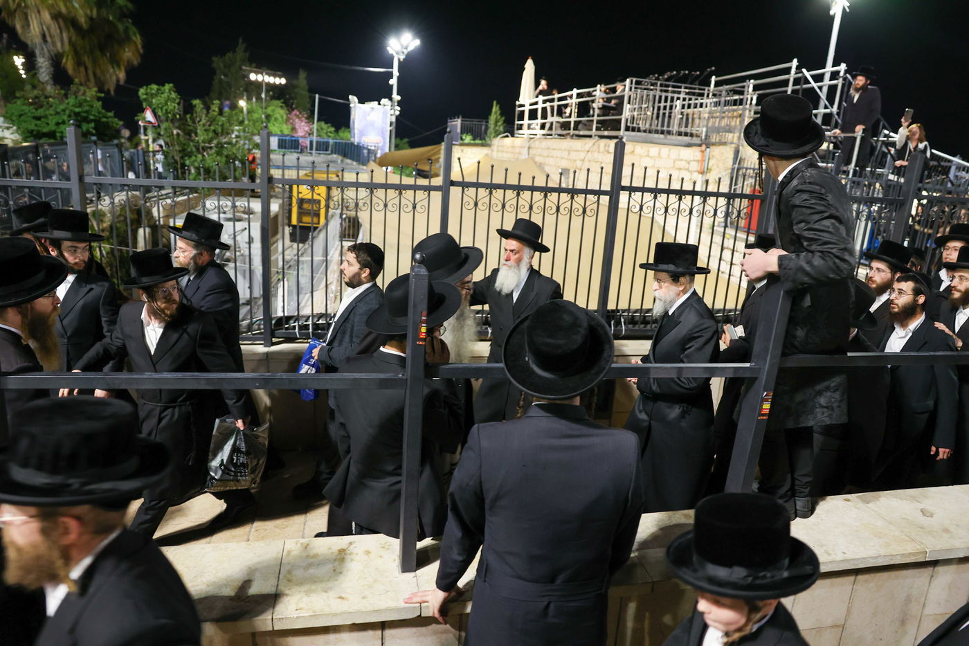 האדמו"ר מבאיאן התפלל בציון הרשב"י במירון | תיעוד