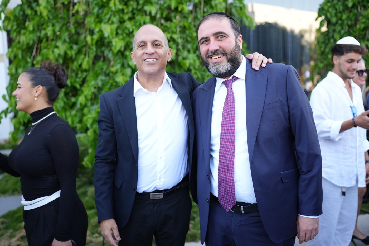 כל המי ומי בשמחת הברית לנכדו של ברק סרי | תיעוד