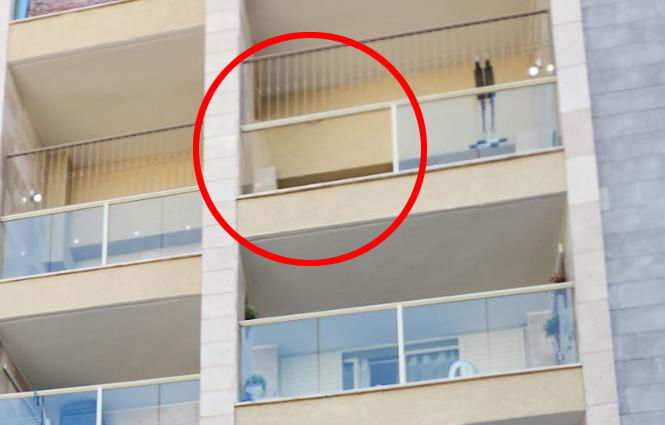 המרפסת ממנה נפל הילד