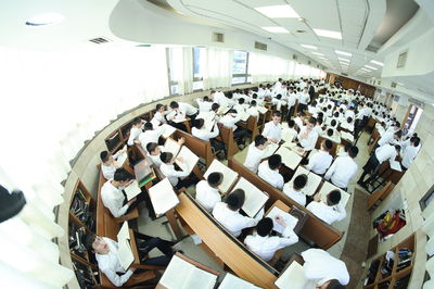 סדר א' נמשך כרגיל, בזמן ההפגנה מחוץ לישיבה