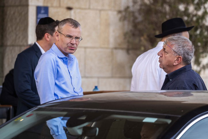 ברדוגו לצד יריב לוין בימי המו"מ הקואליציוני