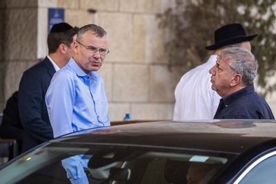 ברדוגו לצד יריב לוין בימי המו"מ הקואליציוני